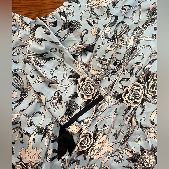 Victoria’s Secret Satin PJ Set - Picture 3 of 10